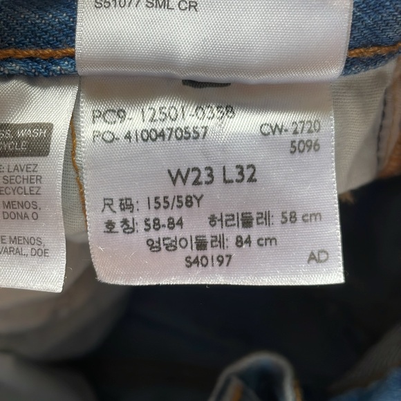 Levi's 501 Premium Distressed Jeans - Picture 6 of 8
